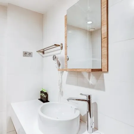 Limehome Carrer De Fontcoberta - Digital Access 3*