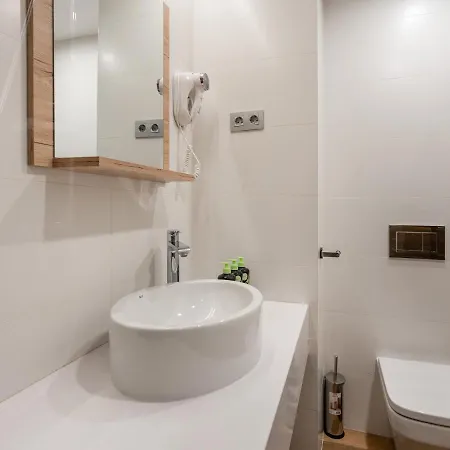 Limehome Carrer De Fontcoberta - Digital Access Hotel Barcelona