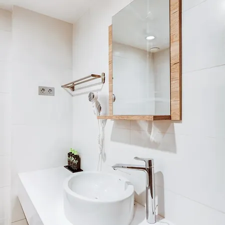 Otel Limehome Carrer De Fontcoberta - Digital Access Barselona