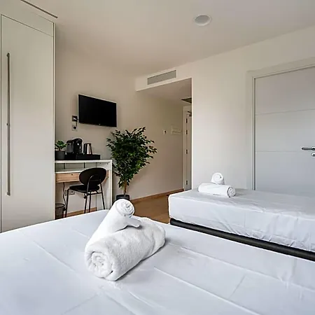 Limehome Carrer De Fontcoberta - Digital Access Hotel Barcelona