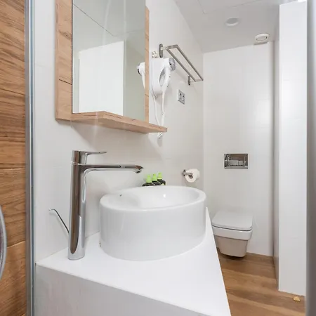 Hotel Limehome Carrer De Fontcoberta - Digital Access Barcelona