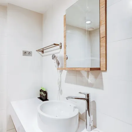Hotel Limehome Carrer De Fontcoberta - Digital Access Barcelona