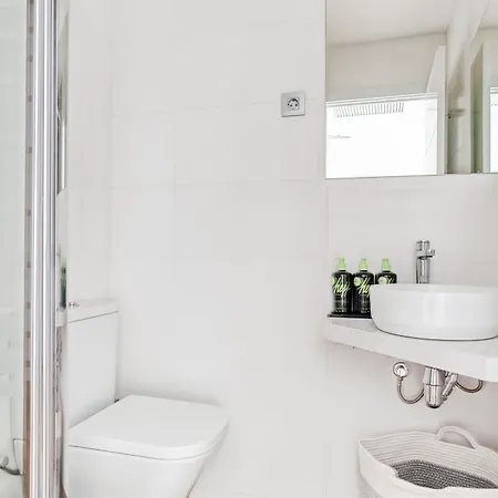 Limehome Carrer De Fontcoberta - Digital Access Hotel Barcelona