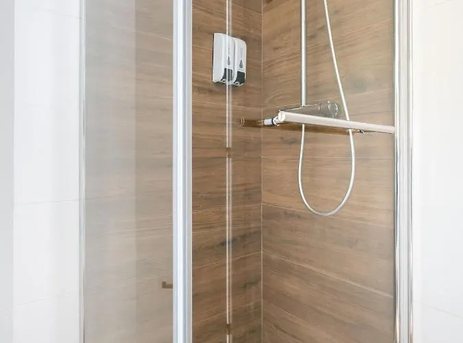 Limehome Carrer De Fontcoberta - Digital Access 3* バルセロナ