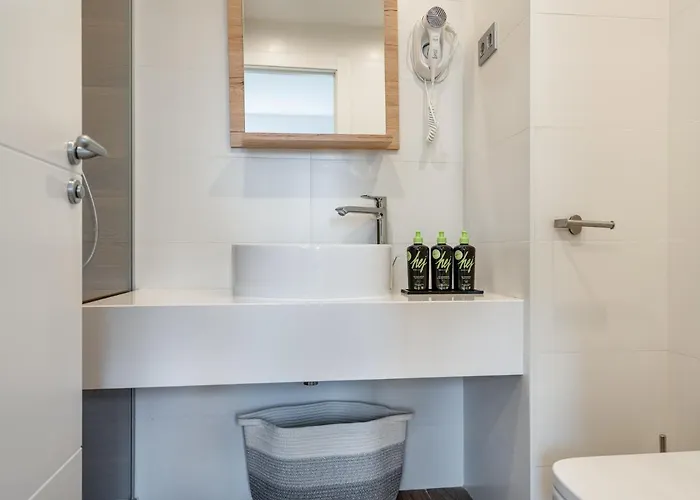 Limehome Carrer De Fontcoberta - Digital Access ホテル バルセロナ