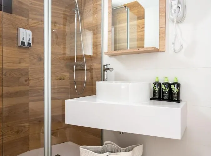 Limehome Carrer De Fontcoberta - Digital Access 3* バルセロナ